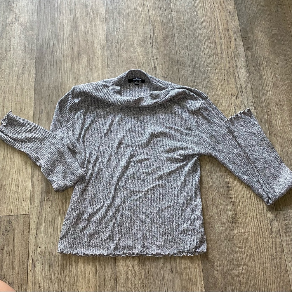 Soft Gray Ribbed Knit Mock Neck Sweater – Long Sleeve, Cozy & Feminine Fit
